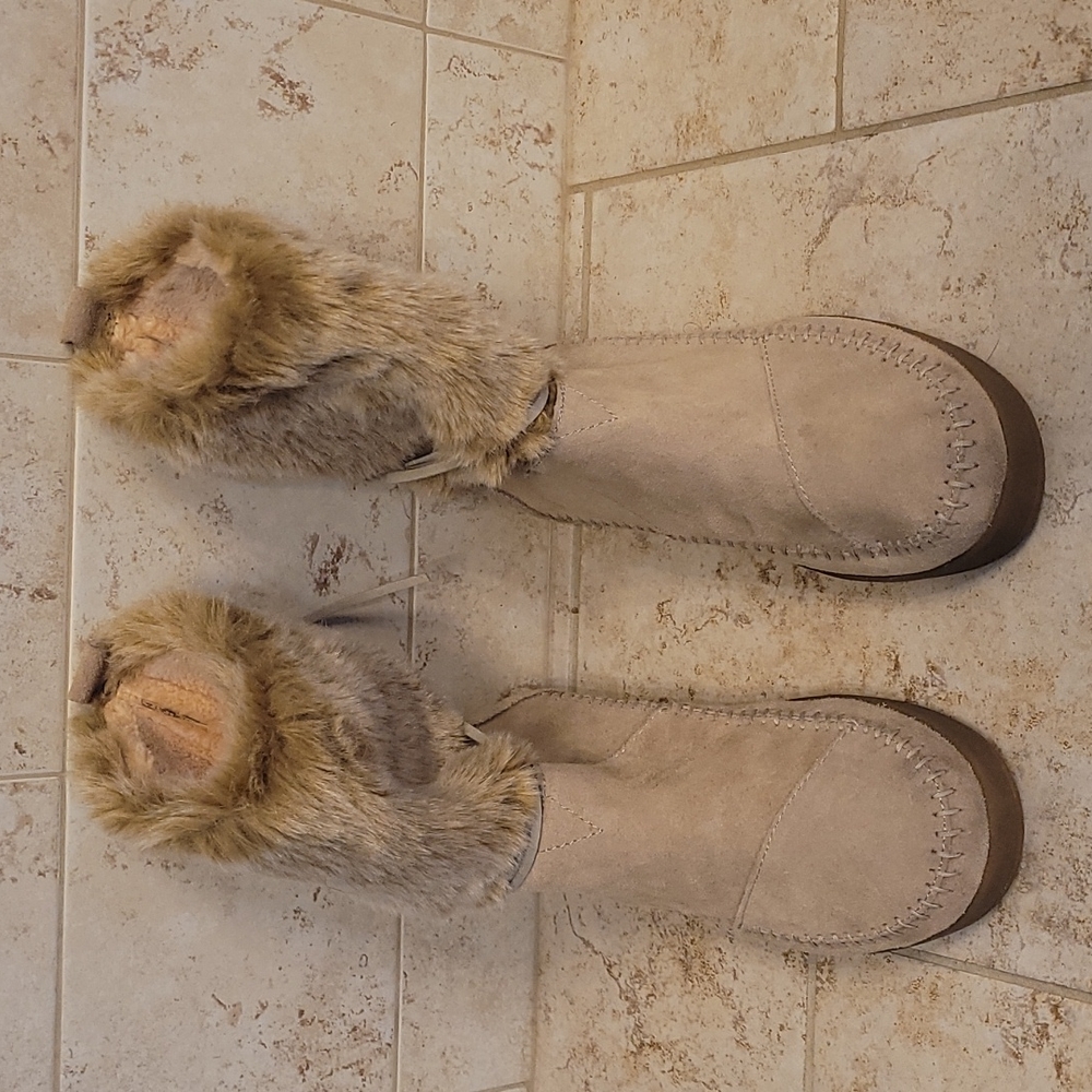 Tom's never worn boots